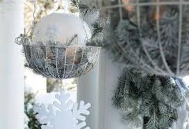 Machen sie einen kranz aus zedernzweigen und befestigen sie ihn mit blumendraht um den korbrand. Weihnachtsdekoration Draussen Trendomat Com
