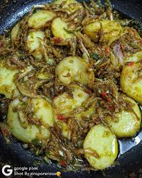 Rasa pun sedap, nak buat pun senang. Sambal Bilis Kentang Berapi Menu Simple Tapi Penangannya Buat Makan Bertambah Keluarga