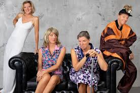 Gada pārskati ir digitalizēti un kopā ar pielikumiem pieejami arī skenētā veidā. Im Kreise Der Bekloppten Sia Korthaus