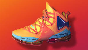 We're looking at best offers, with proceeds going to charity. Lebron James Estrenara Sus Nuevas Zapatillas Las Lebron 19 En Space Jam Nuevas Leyendas