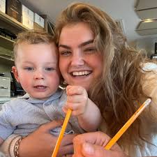 Looking for medium sized Creole earrings 🙃