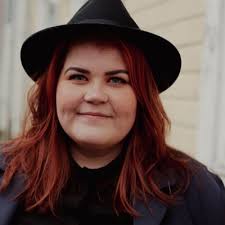 Nauravainen ja hersyvä Bea Mattila otti minuun täällä yhteyttä ja sovittiin  verkostoitumispalaveri tälle päivälle. Ihan ällistyttävää, miten jonkun  entuudestaan tuntemattoman ihmisen kanssa voikaan…