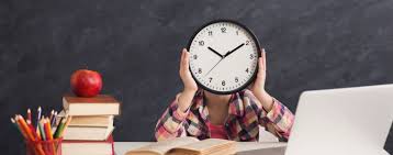 Do tej pory, jeśli święto wolne od pracy wypadało w sobotę będącą normalnie dniem wolnym od pracy w danej firmie, to pracownikowi przysługiwał z tego tytułu dodatkowy dzień wolny w innym terminie. Czas Pracy W 2021 R Tabela Wymiaru Czasu Pracy Ogolnopolski Zwiazek Zawodowy Pracownikow Transportu