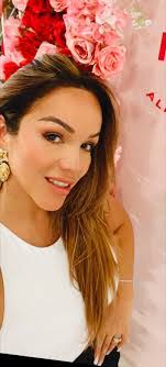 Kelly Sheehy's Instagram, Twitter & Facebook