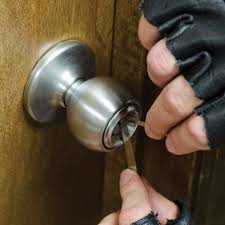 This is an awesome life hack to open a locked door using a credit card or door shims. Secure Pro Credit Card Sized Lock Picking Set Budk Com
