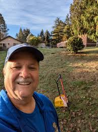 🌞 𝙅𝙪𝙨𝙩 𝘼𝙣𝙤𝙩𝙝𝙚𝙧 𝘿𝙖𝙮 𝙞𝙣 𝙩𝙝𝙚 𝙎𝙘𝙤𝙤𝙥 𝙉 𝙂𝙤 𝙇𝙞𝙛𝙚!  🌿 Out here in this gorgeous, spacious yard that belongs to three big Great  Dane/Mastiff mix pups 🐾. Let's just say… their "