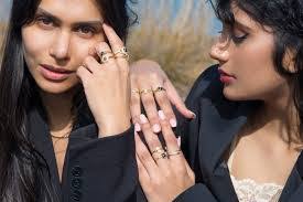 Beatrice Diamond's Instagram, Twitter & Facebook