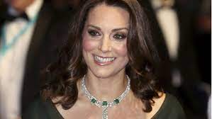 Apparently, when harry saw how much his older brother loved kate middleton, he made a touching. Filmpreisverleihung In London Kate Middleton Muss Kritik Fur Kleid Einstecken Panorama Stuttgarter Zeitung