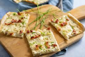 Tässä täytteenä on päärynä ja. Schneller Elsasser Flammkuchen Fur Deine Feierabendkuche Einfach Malene