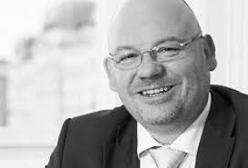 Dr. Martin R. GEIGER , LL.M.