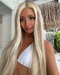 🤎みんなにお願いがあります🤎 今年もラテ肌雑誌LOALO専属モデルの 決勝戦に参加しています！！  そして残り2日になり、明日がラストの日になりました この応援は課金制で投票で応援していただく形なんで 申し訳ないんですけど、、  かわいいグッズも販売しています💙 それ ...