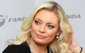 Šťavnatý příběh. Je v něm poezie, sranda, politika, zuřivé hádky i drsná  osočení. Co nám napsal otrávený básník a proč story nemá konec