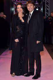 The blues chief could be seen kissing his wife elisabetta and brushing up on his language skills with a handy soccer phrasebook. Ermanno Scervino On Twitter Antonio Conte Wife Elisabetta Muscarello Wore Ermannoscervino At The Gazzettasportawards Scervinocelebs Https T Co J0hfbzlhr1