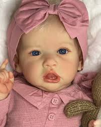 An adorable Saskia with blonde hair. I never get tired of painting her.