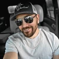 80+ perfiles de «Risner»