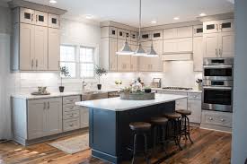 Semi custom cabinets for kitchens bathrooms schrock. Two Tone Kitchen Schrock Entra Modern Kuche Raleigh Von Cabinetry Of Pinehurst
