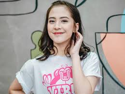 Jadwal nonton dua garis biru di denpasar cineplex. Zara Adhisty Bersinar Di Dua Garis Biru Tapi Viral Gegara Video Payudara Diremas
