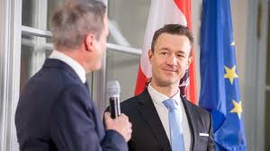 Finanzminister gernot blümel ist dazu im interview mit puls 24 chefreporterin manuela raidl. Vdwt2jqax1yusm