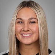 Heidi Earl's Instagram, Twitter & Facebook