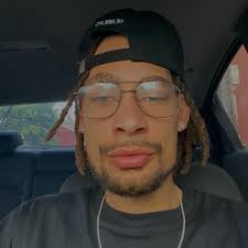 Victor Smiley's Instagram, Twitter & Facebook