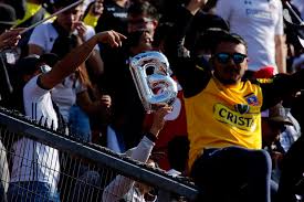 Un pequeño ladrón que puede ver a los muertos se encuentra con el fantasma de una actriz que tiene 9 días para encontrar un verdadero amor y despertarse de un coma. El Fantasma De La B Llego Al Estadio Nacional El Periscopio Noticias