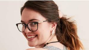 Αυτή η κοπέλα γίνεται μοντέλο για εσώρουχα και ποζάρει με έναν διαφορετικό  τρόπο σπάζοντας τα στερεότυπα