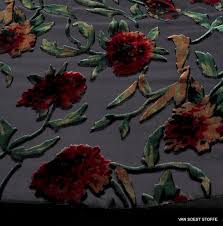 Würde gerne mal selber nähen. Seiden Ausbrenner Ranken Blumen In Schwarz Burgund Rot Nougat Grun Patterned Fabrics Floral Design Fabrics