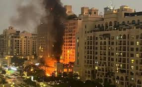 Israele e Stati Uniti attaccano l'Iran. Teheran risponde all'offensiva. Colpita anche Dubai, bloccato il ministro Crosetto - Notizie - Ansa.it