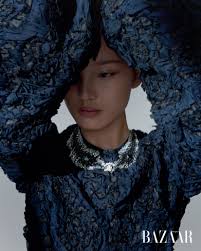 金泰梨、Maya Hawke 化身領航員！Prada 2023 全新節日廣告，開展一趟奇幻的旅程！