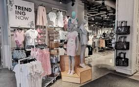 There was even a bus tour devoted to transporting czech shoppers to the nearest primark in dresden, germany. Primark V Praze Se Otevira Uz 17 Cervna Magazin Akcniceny Cz