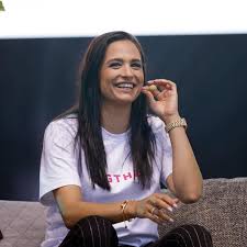 Oliver pocher & amira pocher, oliver pocher & amira pocher] anne, du bist meine nummer eins (nummer eins) kein'n plan, was du so zahlst für hundert likes (hundert likes) Amira Pocher Spricht Uber Ihre Schwangerschaft Und Zeigt Babybauch Stern De