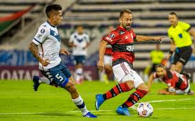 Everton foi um dos destaques da equipe na conquista da copa são paulo de futebol júnior de 2007. Everton Ribeiro Vacila No Ataque Mas Cumpre Funcao Tatica E Lidera Desarmes Contra O Velez Flamengo Coluna Do Fla