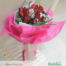 Beautiful Romance Rose Hand Bouquet Bloom2u Com Romantic Bouquet Hand Bouquet Flower Delivery