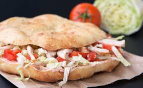 Piquante Pita Recette De Sandwich Au Poulet Chou Et Piment