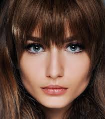 Cheveux 11 Idees Coiffures Pour Gommer Les Imperfections Du Visage Pour préserver la symétrie de ce la majorité des franges ont justement la particularité d'affiner le visage. cheveux 11 idees coiffures pour