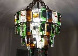 Basteln Mit Glasflaschen 15 Kreative Und Originelle Diy Ideen Bierflasche Kronleuchter Flaschenlampe Flaschenleuchten