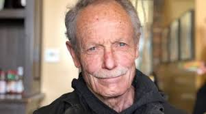 Erri De Luca porta in scena “Le Rose di Sarajevo” a Napoli al teatro  Bolivar