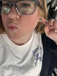 Veronica Sexton's Instagram, Twitter & Facebook