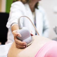 Saat air ketuban berkurang, tentunya sangat berbahaya buat tumbuh kembang janin di kandungan.air ketuban yang merembes tanpa kontraksi di kehamilan trimester ketiga bisa menyebabkan ibu kesulitan selama proses persalinan. What Causes Oligohydramnios And What It Means For You And Your Baby Babycenter