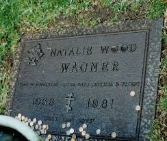 Pin By Luiz Cesar Fidelis On Sepulturas In 2020 Natalie Wood Famous Tombstones Famous Graves