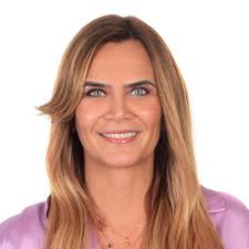 Amalia Granata Oficial added a...