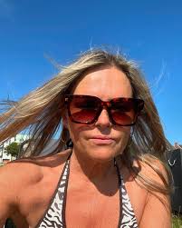 Energy boost… #reflection #colorful #skyline #outdoorphotography #redsky  #selfie #nofilter #halmstad #instagood #musiclover