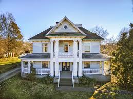 50 Historic Homes For Sale In Every State Across America Historic Homes For Sale Historic Homes Victorian Homes