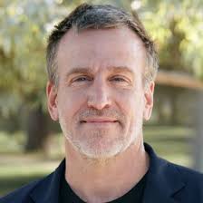 Cveintiuno y Open Gardens se alían para acercar la industria tradicional a  la creator economy