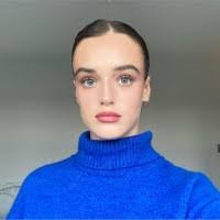 Ella Leslie's Instagram, Twitter & Facebook