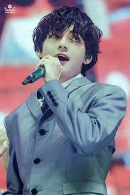 Pin De Daimar Beleno Rojas En Kim Taehyung Con Imagenes Fotos De Jimin Kim Taehyung Cantantes