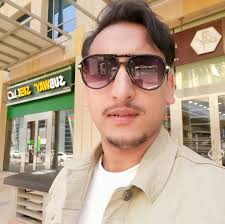 Varun Dhawan's new cute picture bears resemblance to a popular character?  Can you guess who?