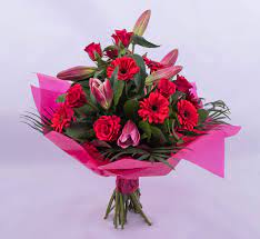We believe that flowers have always sealed the deal. Fresh Flowers Delivered Free Uk Delivery Royal Blush Is A Stunning Red Bouquet A Special Gift For Birthday Thank You Congratulation Valentine Buy Online In Honduras At Honduras Desertcart Com Productid 111710482