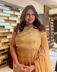 Malavika Menon hot boobs low cut gym top