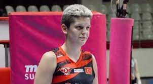 Voleybola kariyerine 2012 yılında vakıfbank spor kulübü'nde başlayarak adım attı ve tanınmaya başladı. Uoriljeh4u9jnm